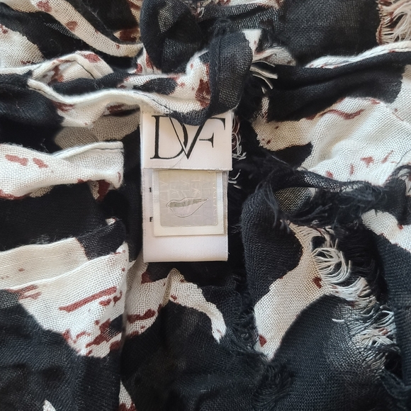 DVF Animal print scarf - Picture 4 of 5